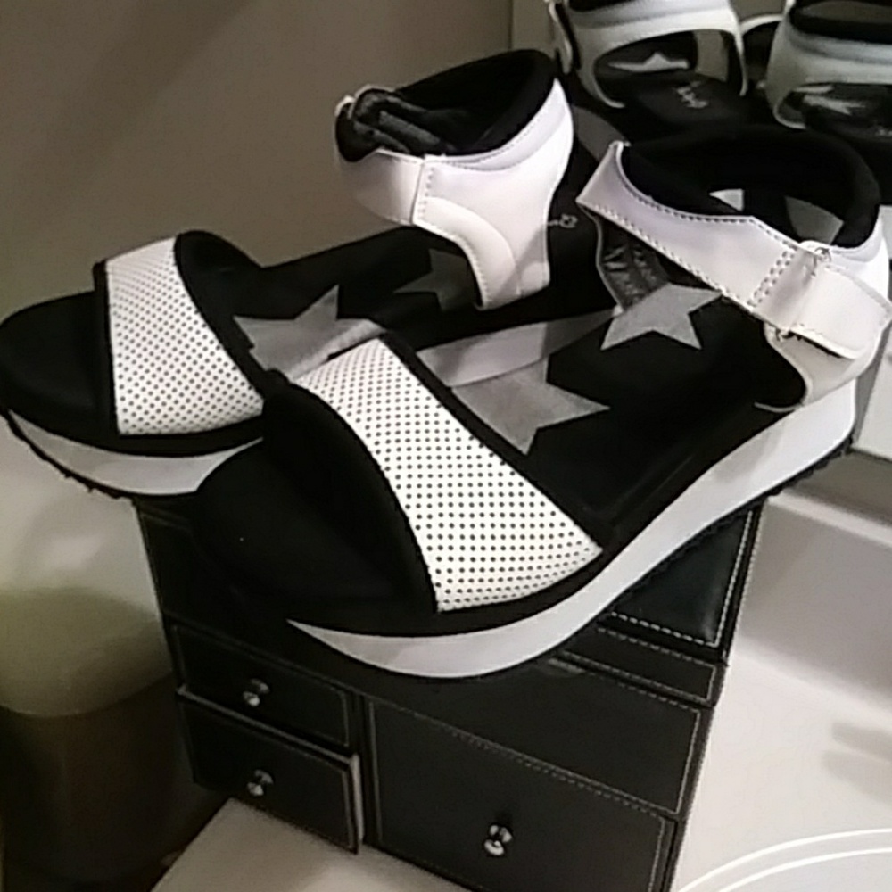 Nwot Qupid stilleto type sandals